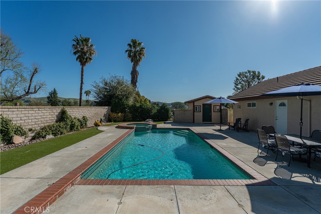 27843 Parker Road Castaic, CA 91384 - Photo 44 of 61 a view of a house with swimming pool lawn chairs and a yard