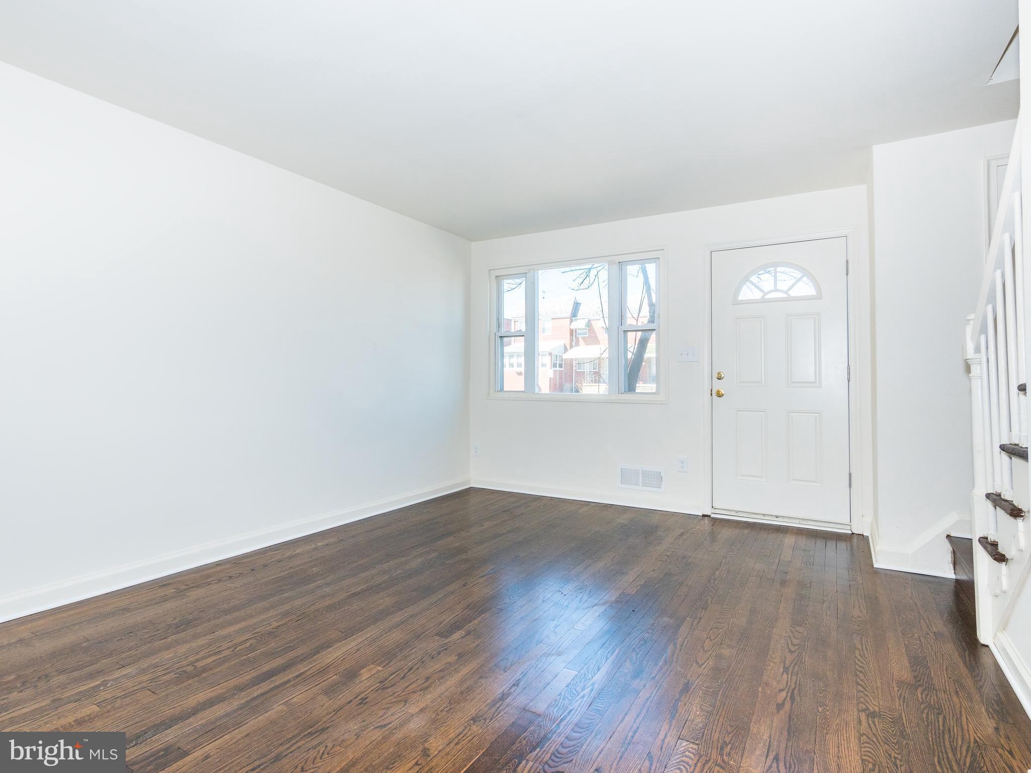 7757 Wynbrook Road Baltimore, MD 21224 - Photo 4 of 30 Living Room