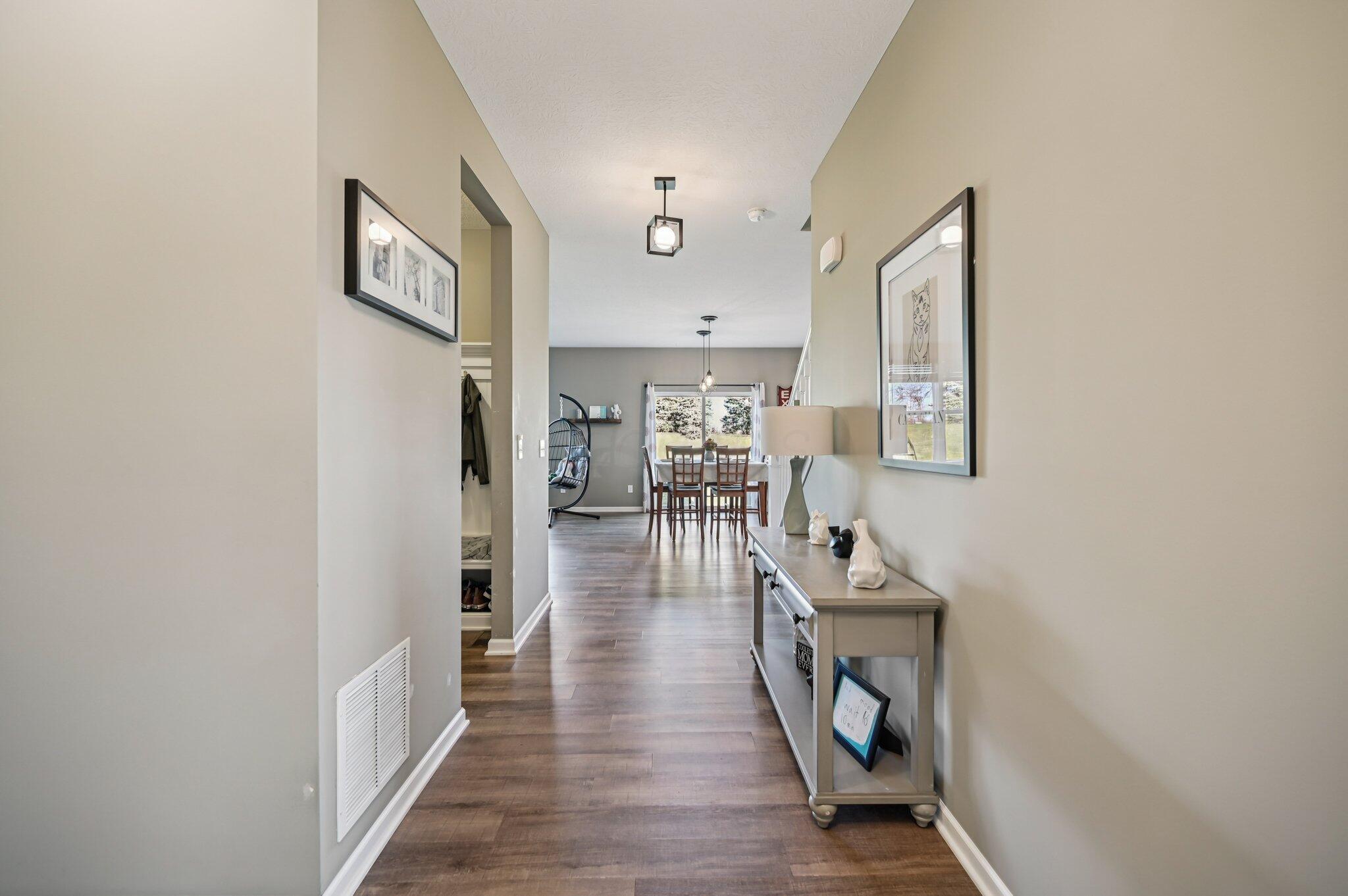 573 Eagle Walk Road Delaware, OH 43015 - Photo 4 of 52 Entry