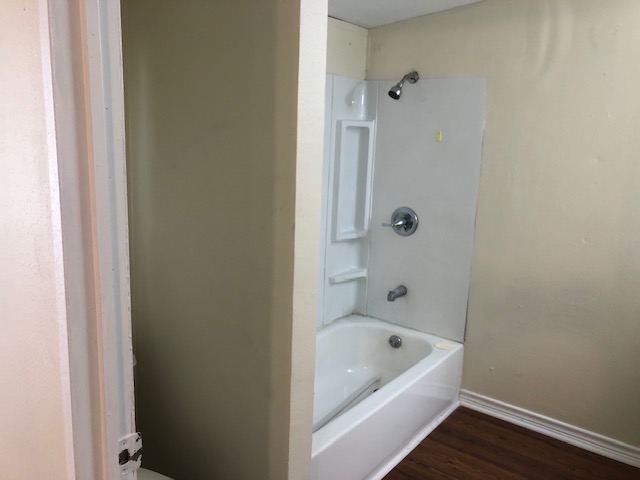 302 North Burnet Street Bremond, TX 76629 - Photo 21 of 41 a bathroom with a tub