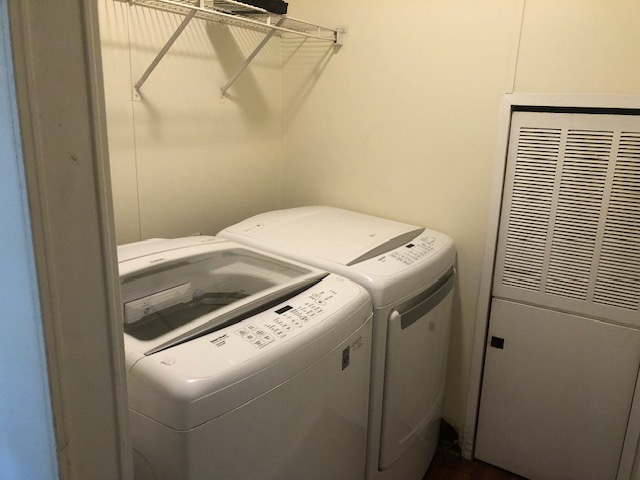 302 North Burnet Street Bremond, TX 76629 - Photo 26 of 41 a utility room with dryer and washer
