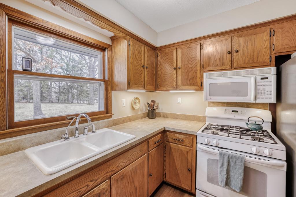 15567 Fish Point Road Prior Lake, MN 55372 - Photo 12 of 31