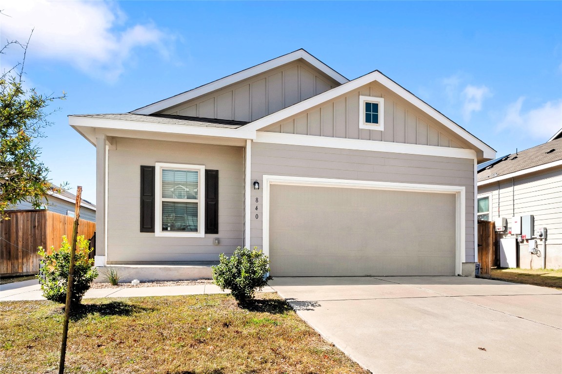 840 Circle Way, front curb appeal