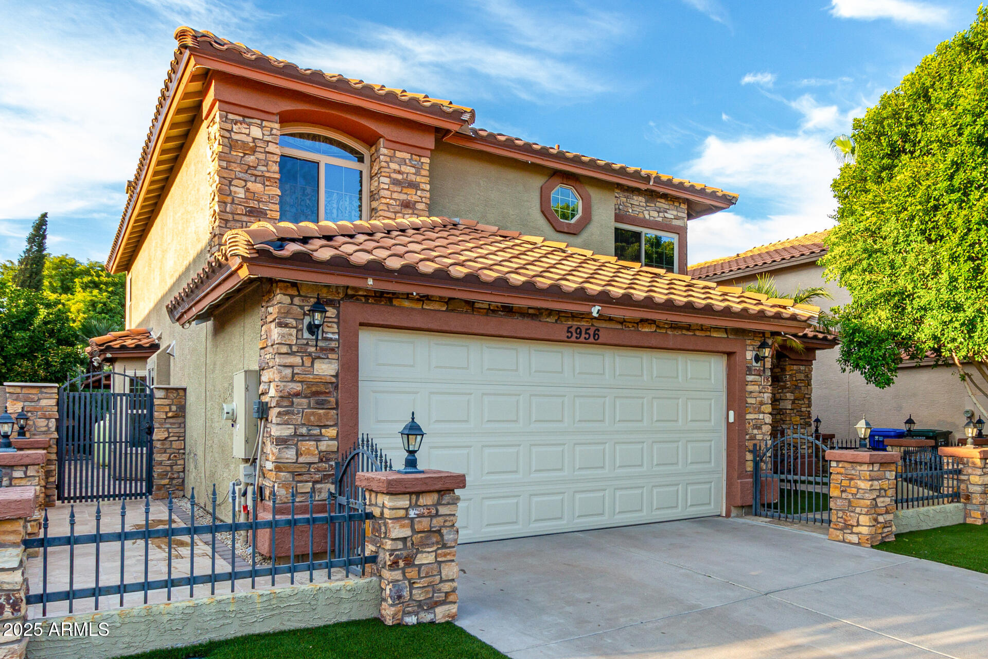 5956 East Phelps Road Scottsdale, AZ 85254 - Photo 7 of 60 a front view of a house with garden