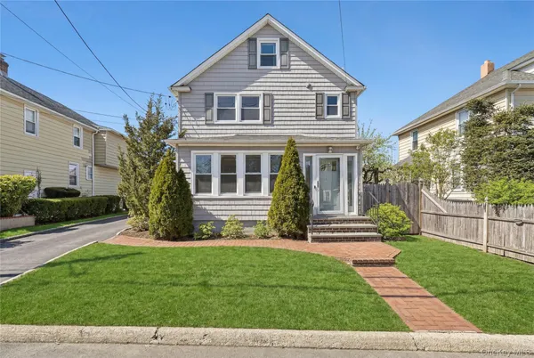 $3,500 | 11 Miller Street, Unit 2, Glen Cove, NY 11542