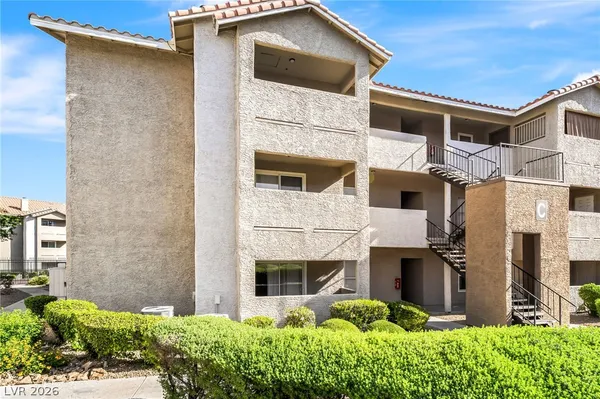 $1,700 | 4200 South Valley View Boulevard, Unit 2009, Las Vegas, NV 89103