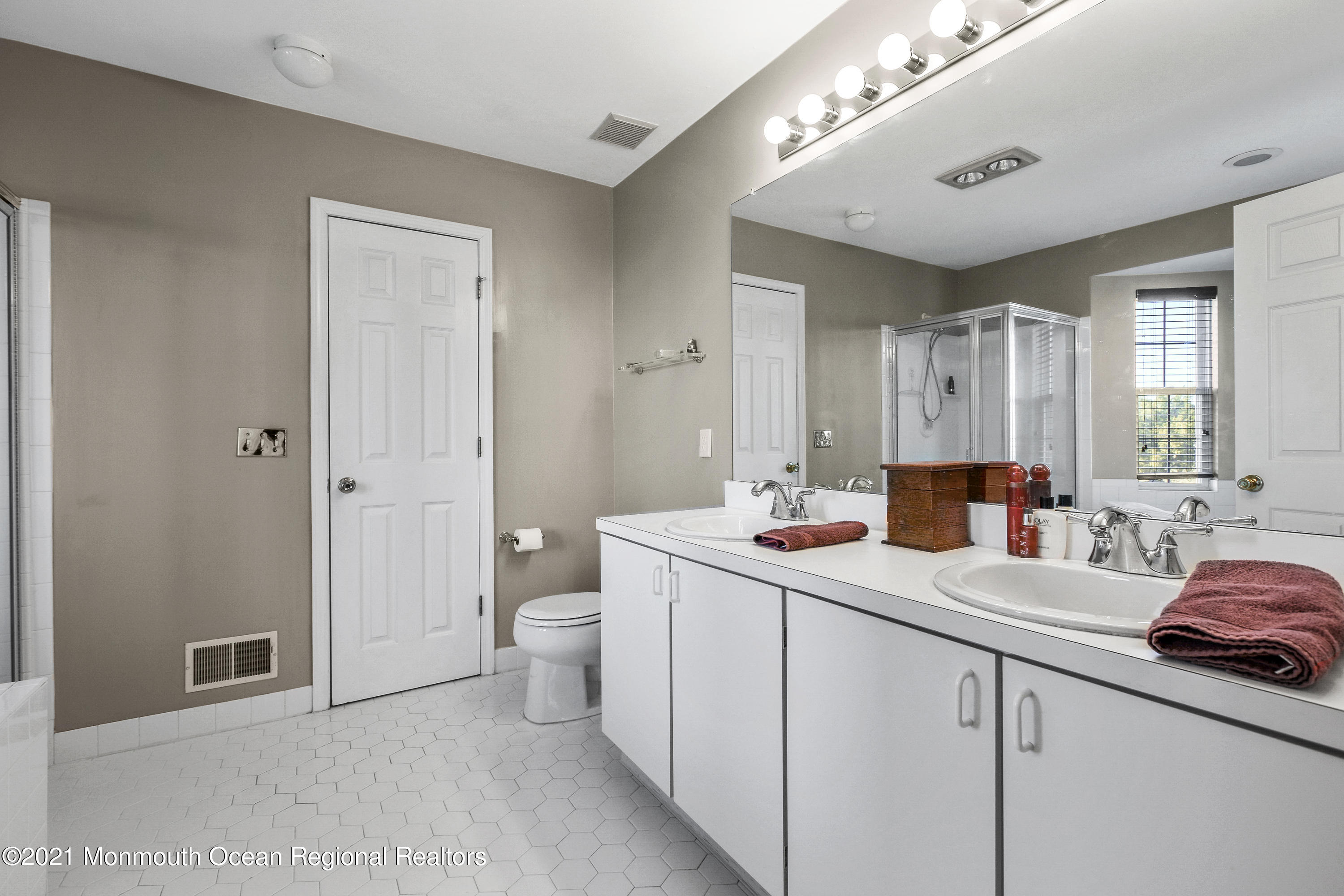 2 Nairn Road Manalapan, NJ 07726 - Photo 14 of 20 5W5A1321