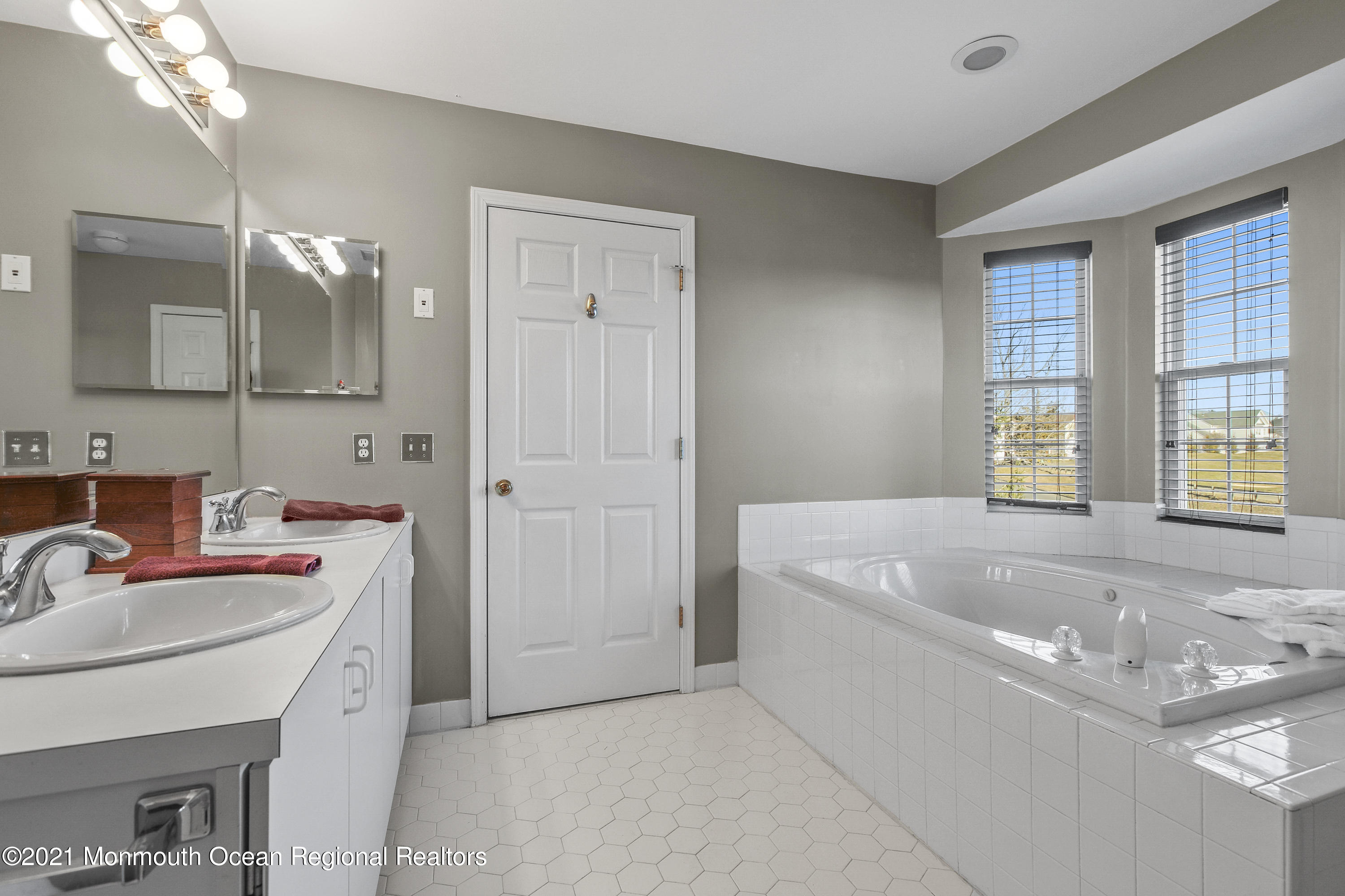 2 Nairn Road Manalapan, NJ 07726 - Photo 16 of 20 5W5A1326