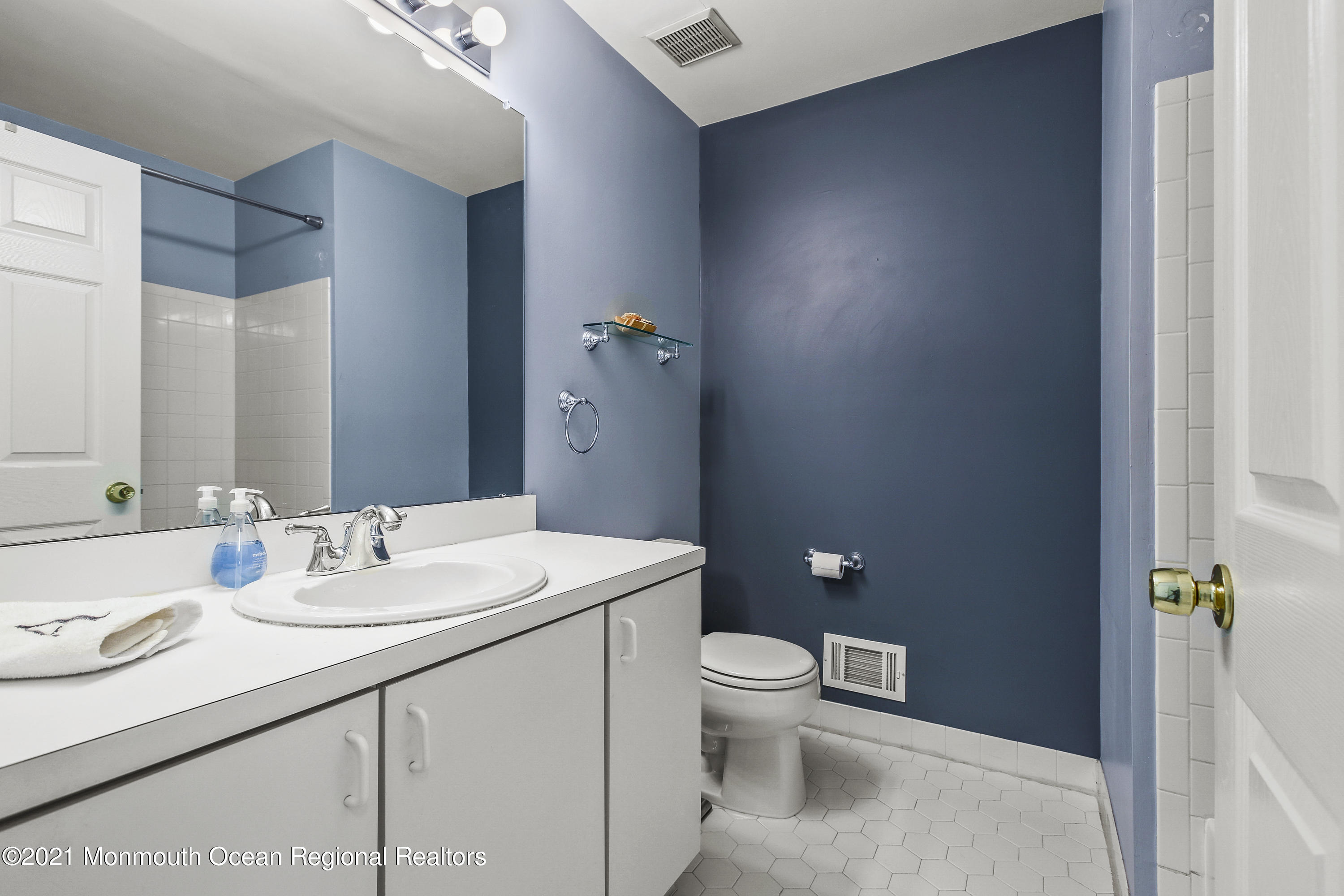 2 Nairn Road Manalapan, NJ 07726 - Photo 19 of 20 5W5A1287
