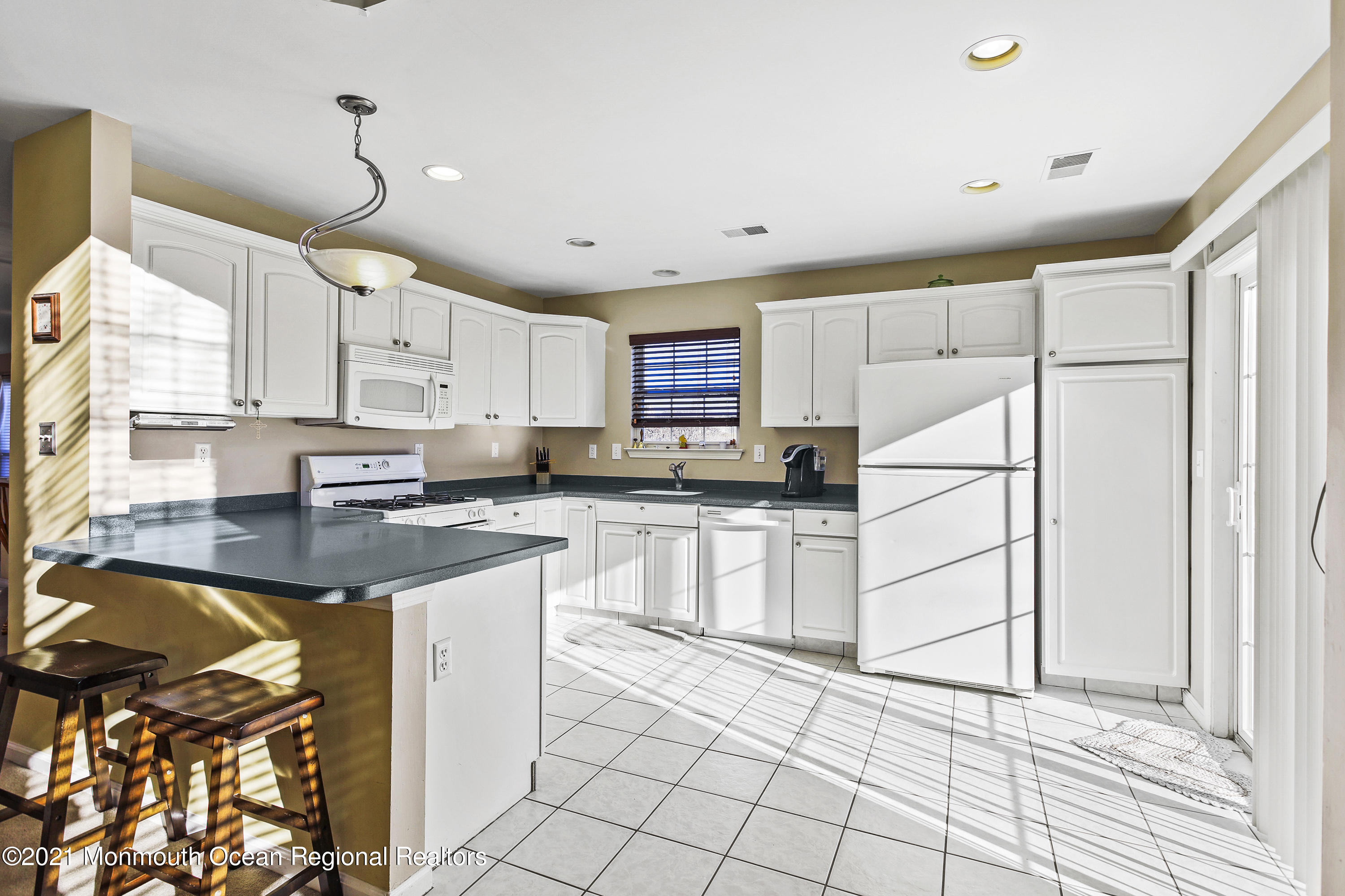 2 Nairn Road Manalapan, NJ 07726 - Photo 9 of 20 5W5A1237