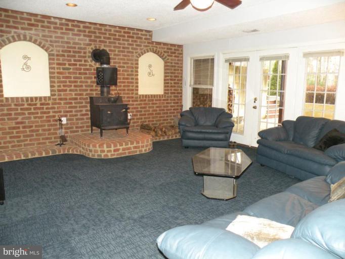 8 Winning Colors Road Stafford, VA 22556 - Photo 19 of 24 Living Room