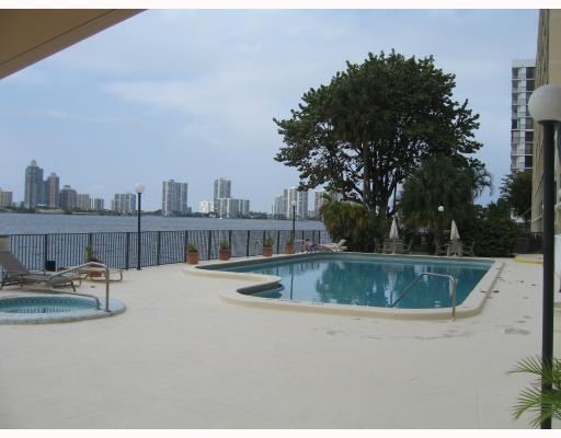17500 North Bay Road, Unit S508 Sunny Isles Beach, FL 33160 - Photo 17 of 21 WhatsApp Image 2026-06-22 at 16.02.38