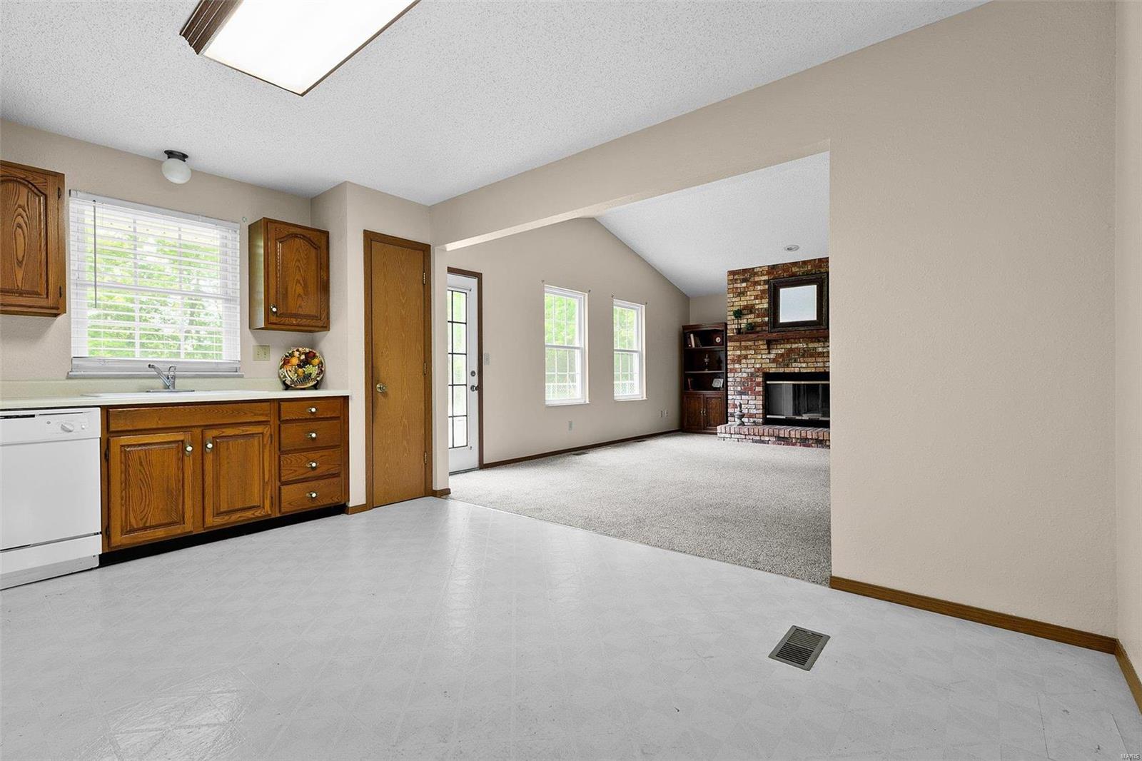 101 Sugarmill Road Troy, IL 62294 - Photo 8 of 35 Gallery Image 8