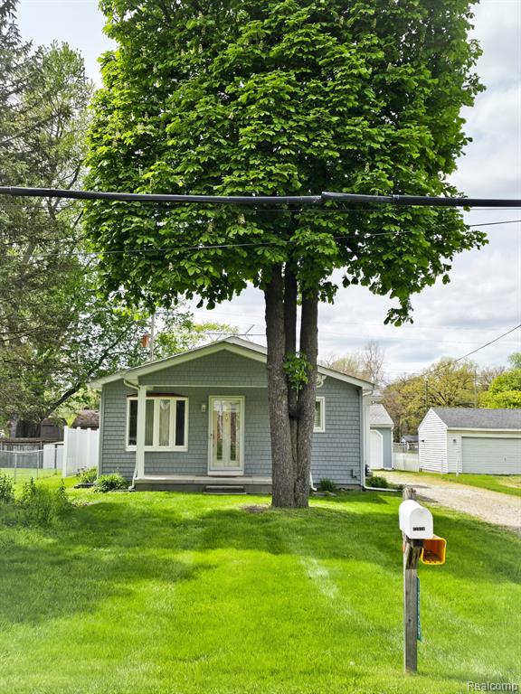 12929 Matthews Street Carleton, MI 48117 - Photo 2 of 64