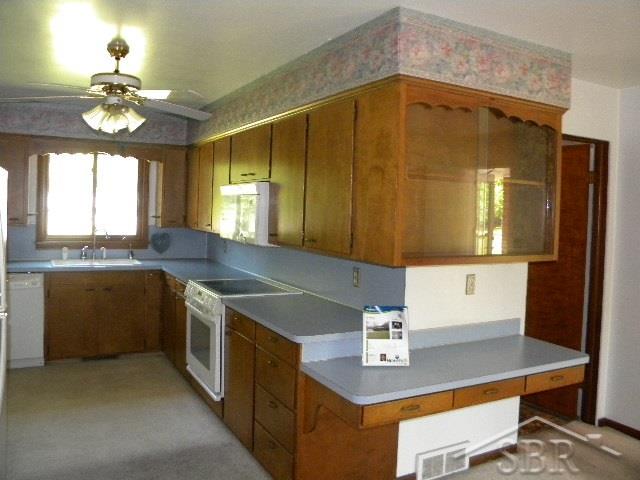 3348 East Moore Road Saginaw, MI 48601 - Photo 8 of 16 31238855-7.JPG