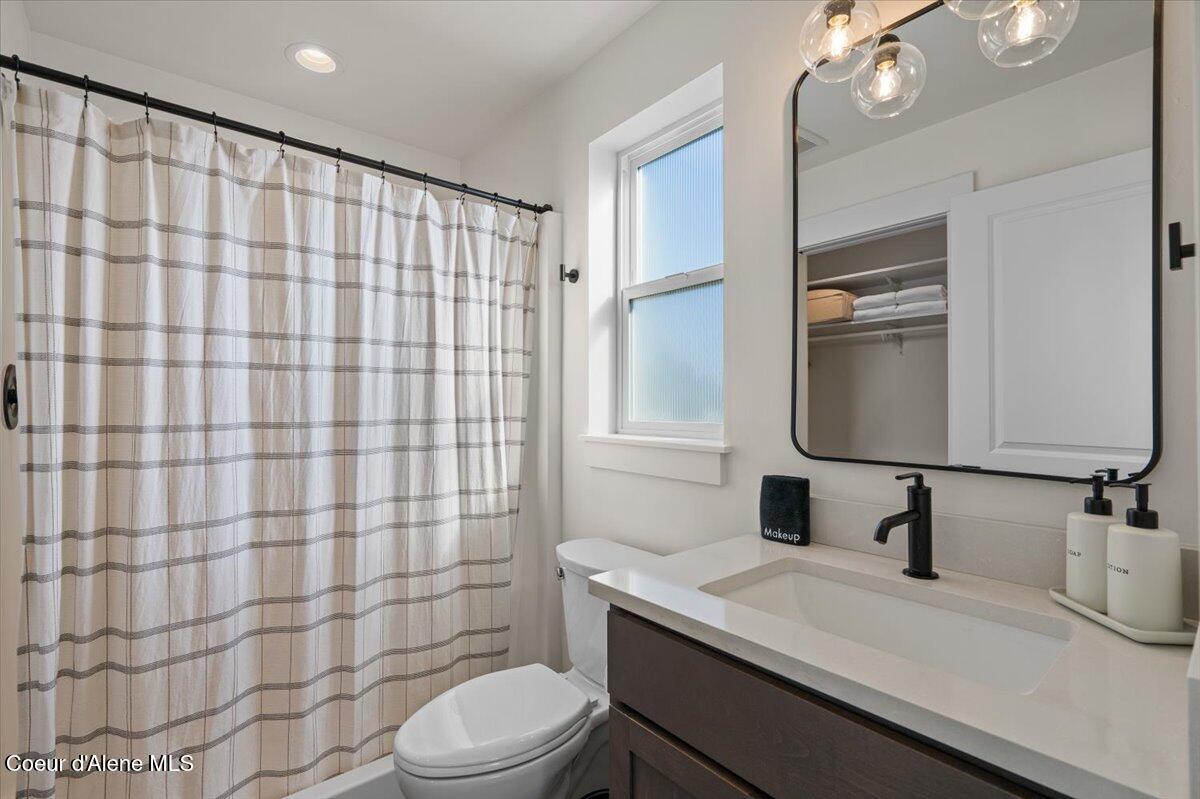 655 Oak Avenue Ponderay, ID 83852 - Photo 19 of 30 22-Primary bathroom
