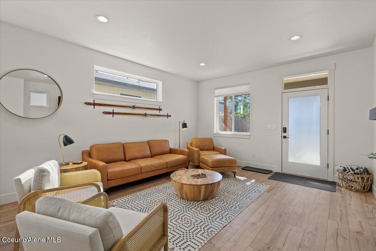655 Oak Avenue Ponderay, ID 83852 - Photo 3 of 30 07-Living Room
