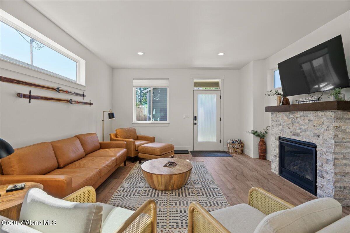 655 Oak Avenue Ponderay, ID 83852 - Photo 4 of 30 08-Living Room