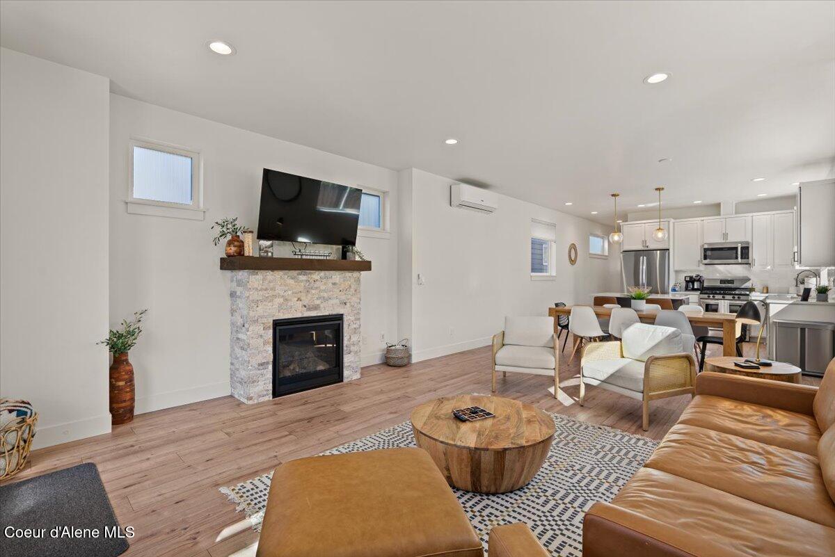 655 Oak Avenue Ponderay, ID 83852 - Photo 6 of 30 10-Living Room
