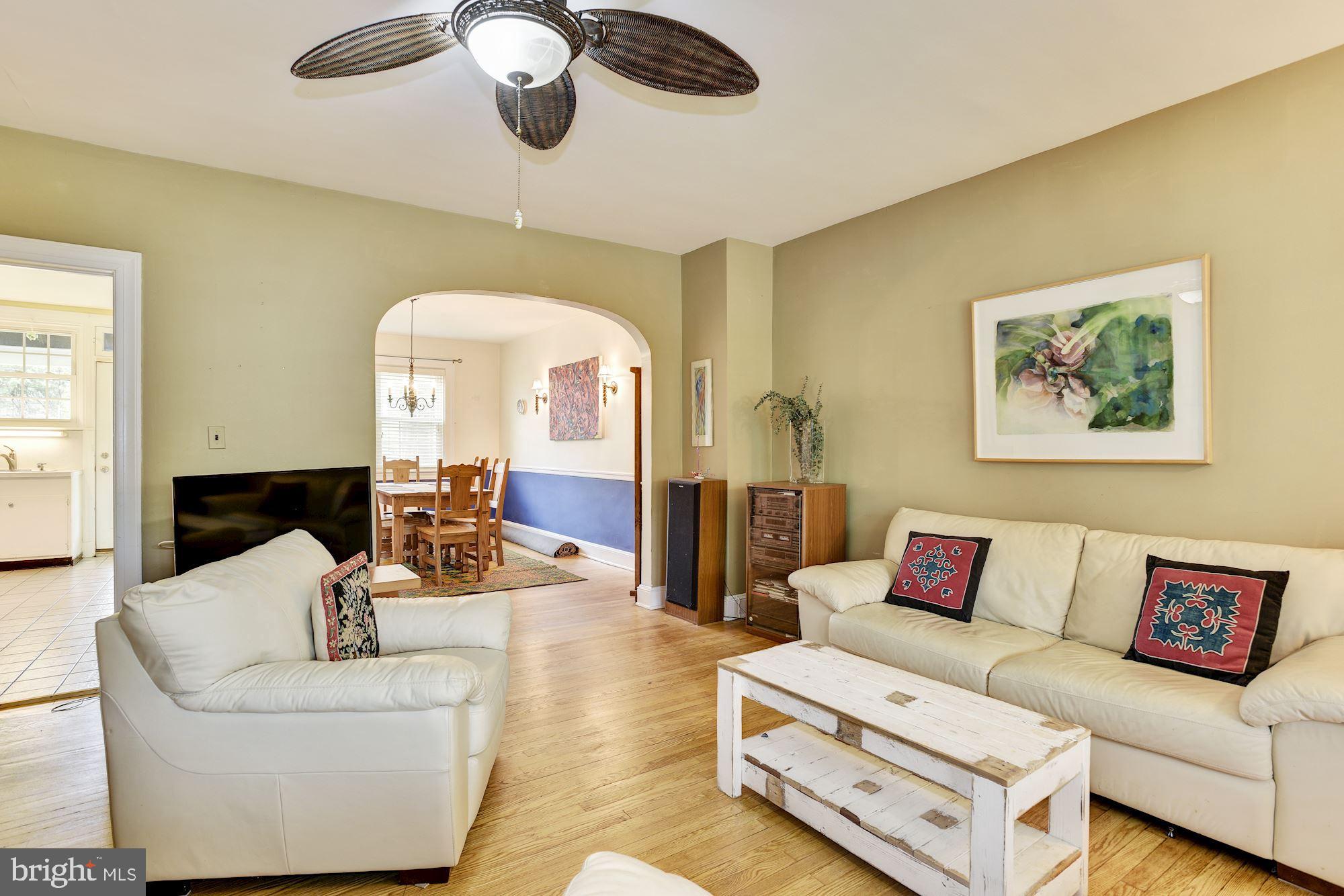 304 Hopkins Road Baltimore, MD 21212 - Photo 4 of 22 Living Room