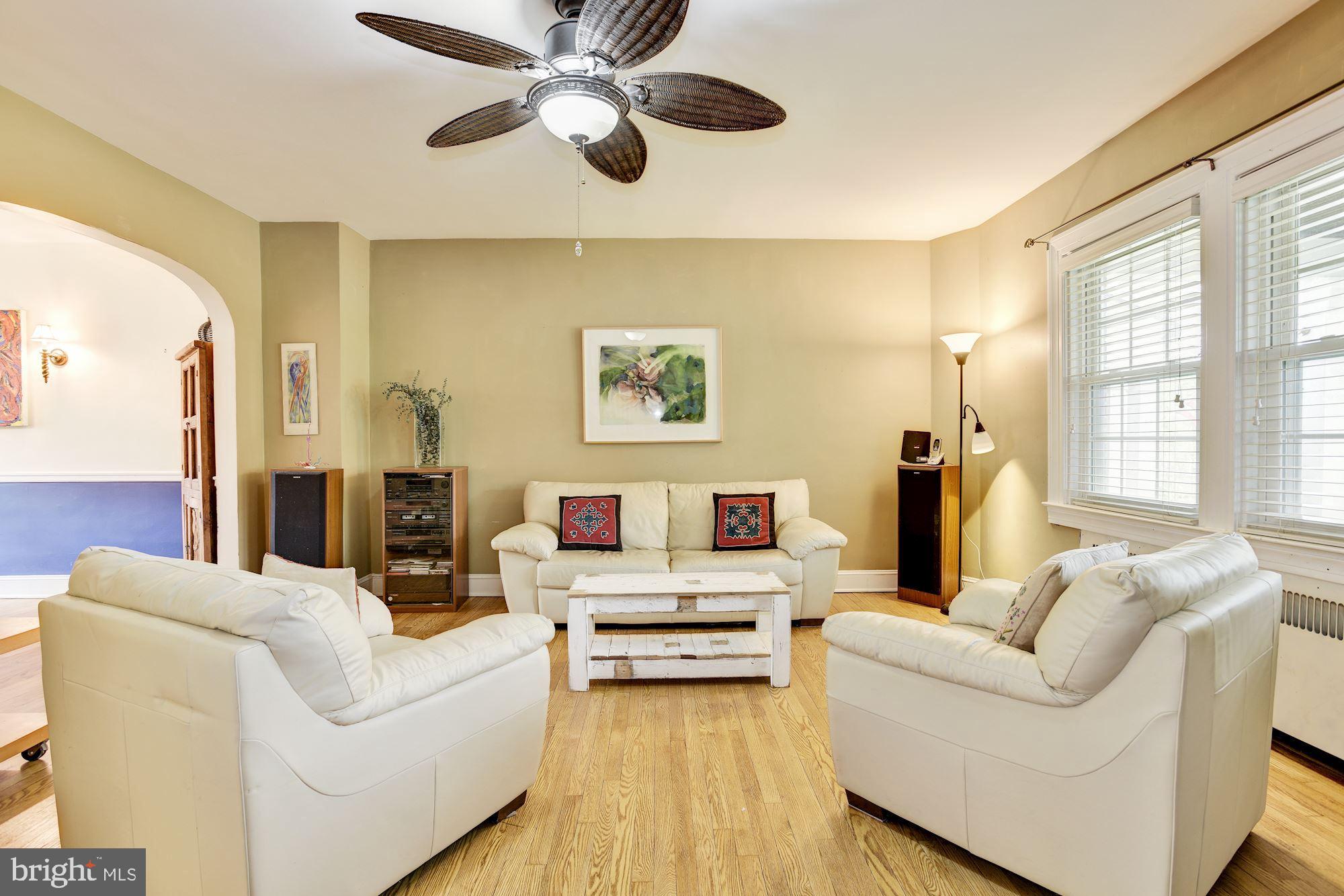 304 Hopkins Road Baltimore, MD 21212 - Photo 5 of 22 Living Room
