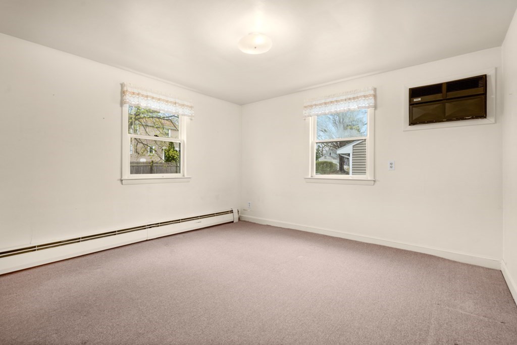 89 Jennings Road Waltham, MA 02451 - Photo 6 of 24 Gallery Image 6
