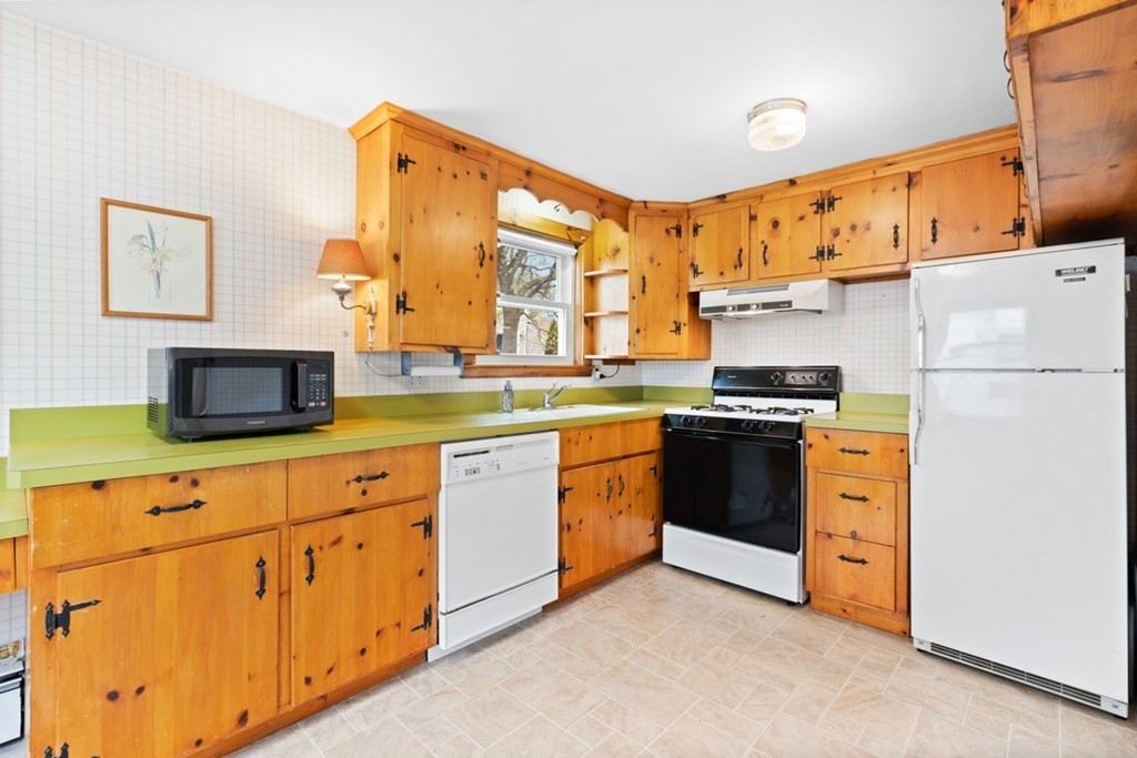 89 Jennings Road Waltham, MA 02451 - Photo 8 of 24 Gallery Image 8