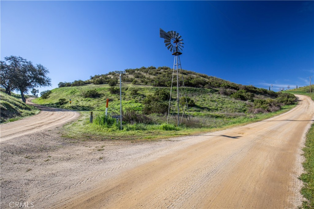 1641 Sutliff Road Paso Robles, CA 93446 - Photo 13 of 44 a view of a pathway
