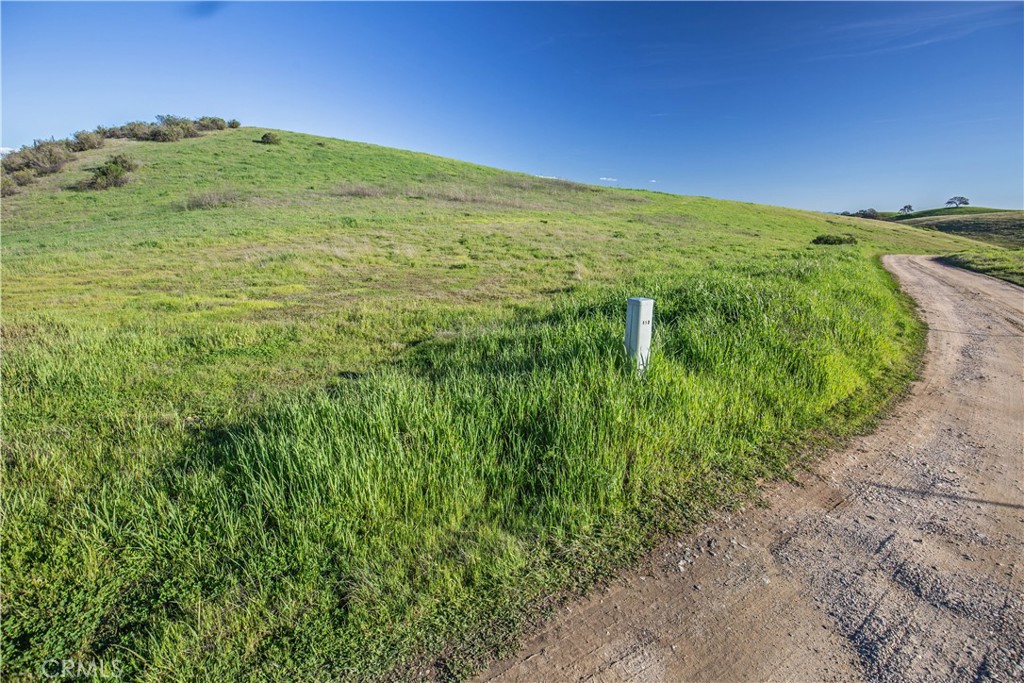 1641 Sutliff Road Paso Robles, CA 93446 - Photo 14 of 44 a view of an ocean