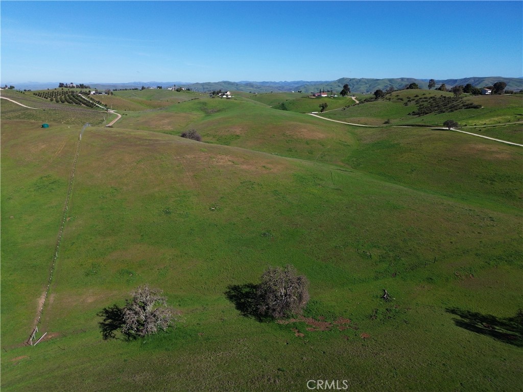 1641 Sutliff Road Paso Robles, CA 93446 - Photo 28 of 44 a view of a field with an ocean