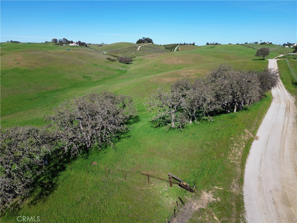 1641 Sutliff Road Paso Robles, CA 93446 - Photo 36 of 44 a view of an ocean and city