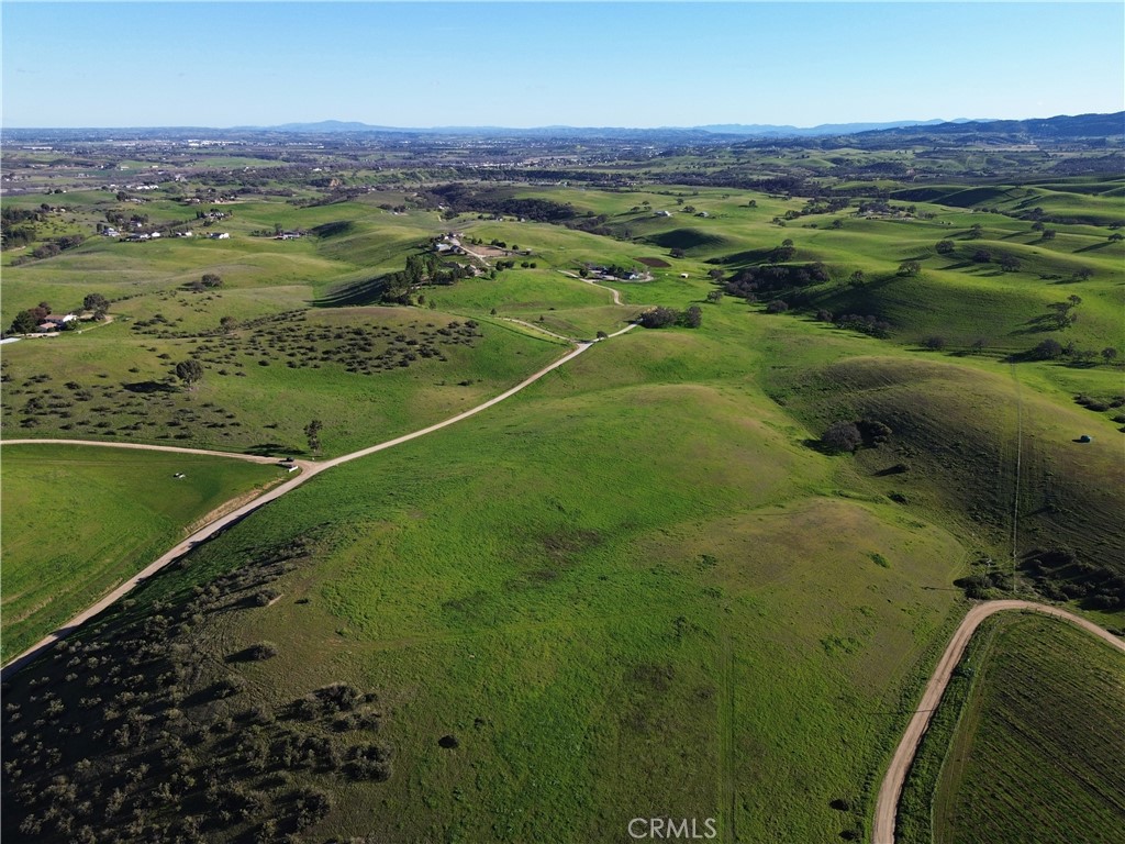 1641 Sutliff Road Paso Robles, CA 93446 - Photo 42 of 44 a view of a field with an ocean