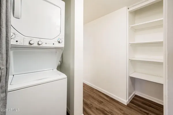 a close up view of a washer and dryer
