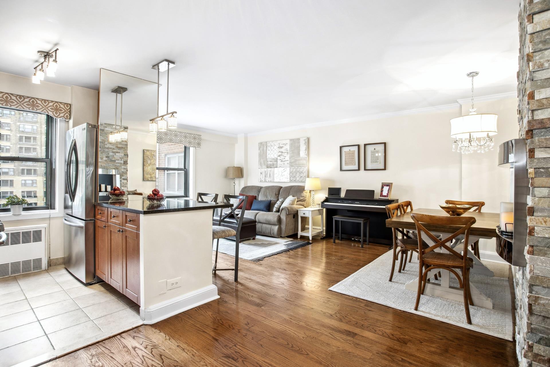 132 East 35th St Unit 10L  