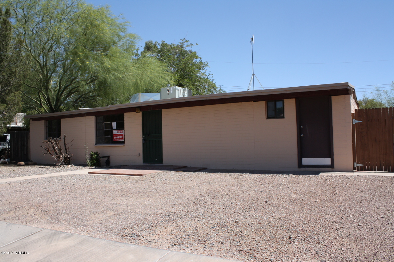 613 West Limberlost Drive Tucson, AZ 85705 - Photo 1 of 20