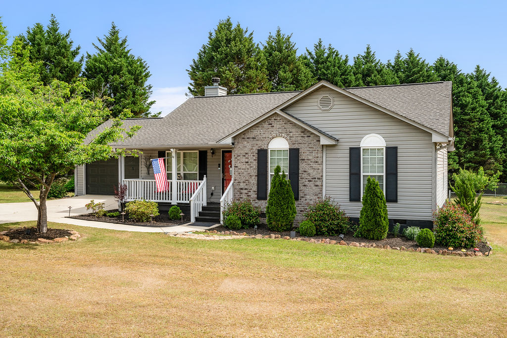 43 Graham Way Hartwell, GA 30643 - Photo 2 of 20 This charming home offers a welcoming front porch, well-maintained lawn, and a cozy aesthetic.