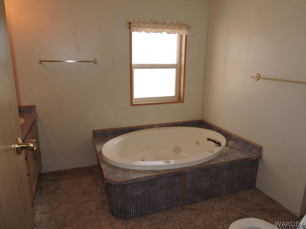 4053 Cove Road Golden Valley, AZ 86413 - Photo 15 of 20 a view of a bathtub in a bathroom