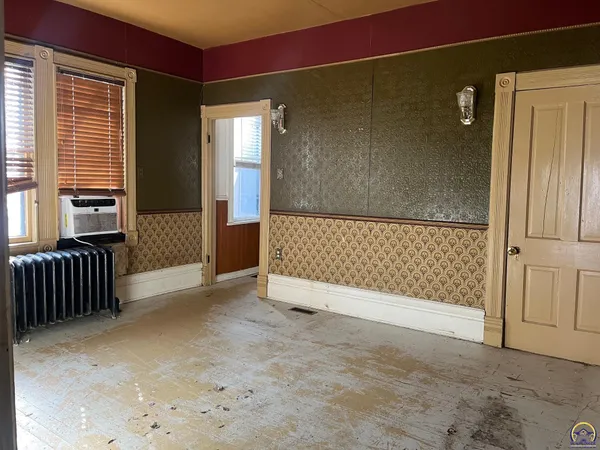 $150,000 | 915 Southwest Munson Avenue, Topeka, KS 66604