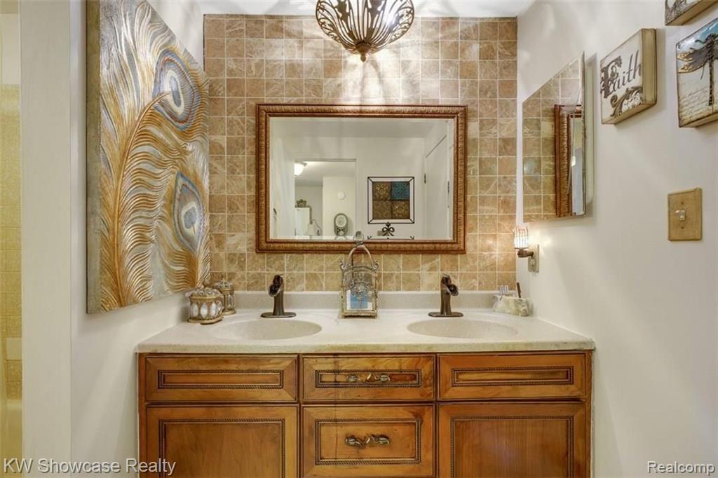241 Meadowlake Road Canton, MI 48188 - Photo 14 of 21