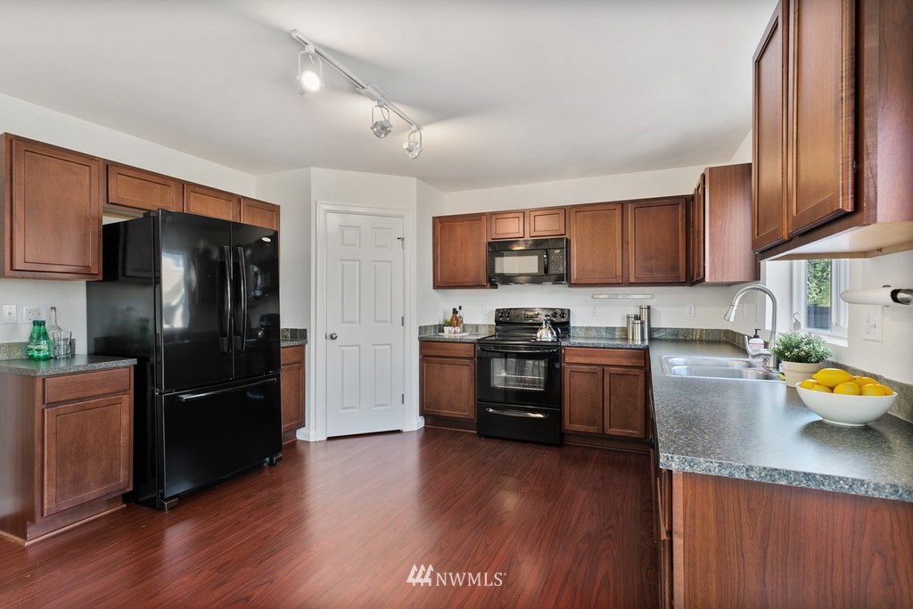 5016 Northeast 3rd Place Renton, WA 98059 - Photo 7 of 26