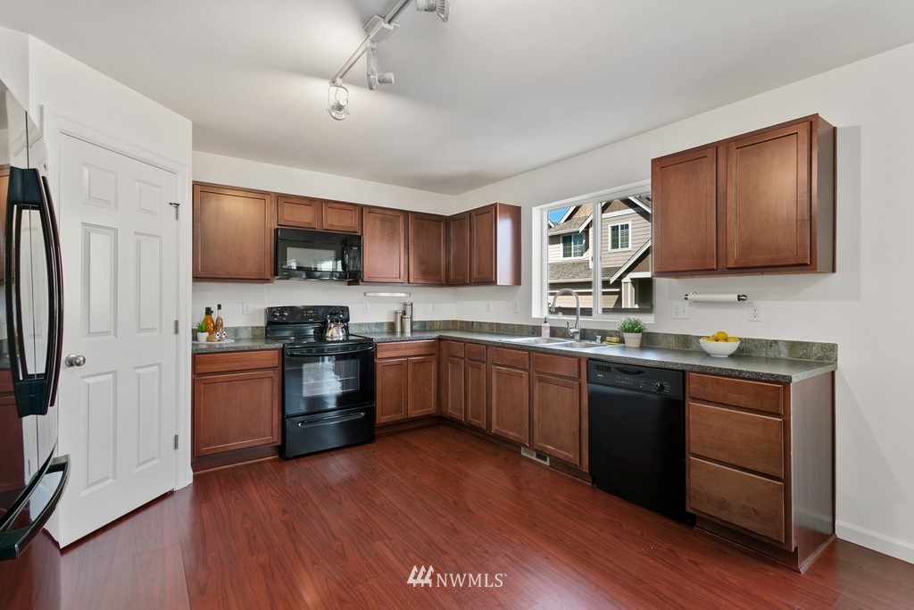 5016 Northeast 3rd Place Renton, WA 98059 - Photo 8 of 26