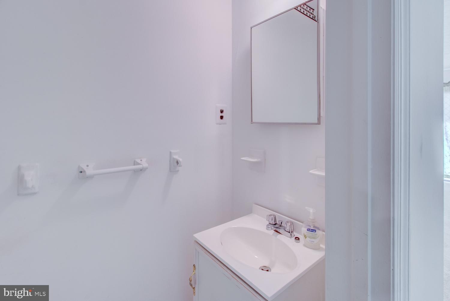 2 Lenwood Court Hamilton, NJ 08690 - Photo 13 of 33