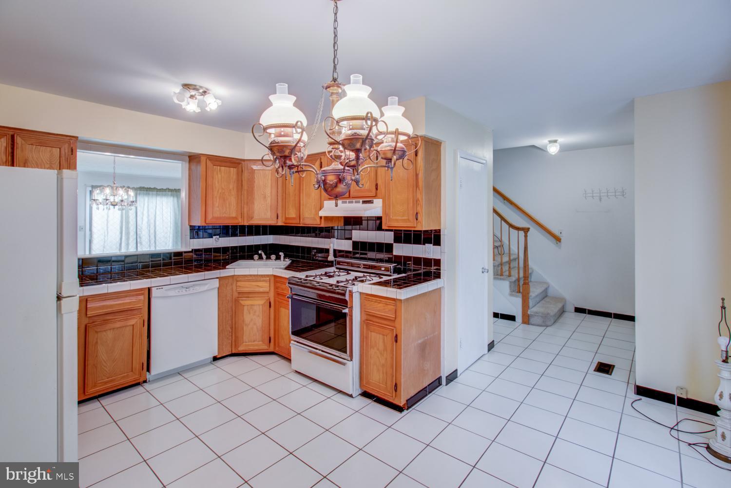 2 Lenwood Court Hamilton, NJ 08690 - Photo 3 of 33