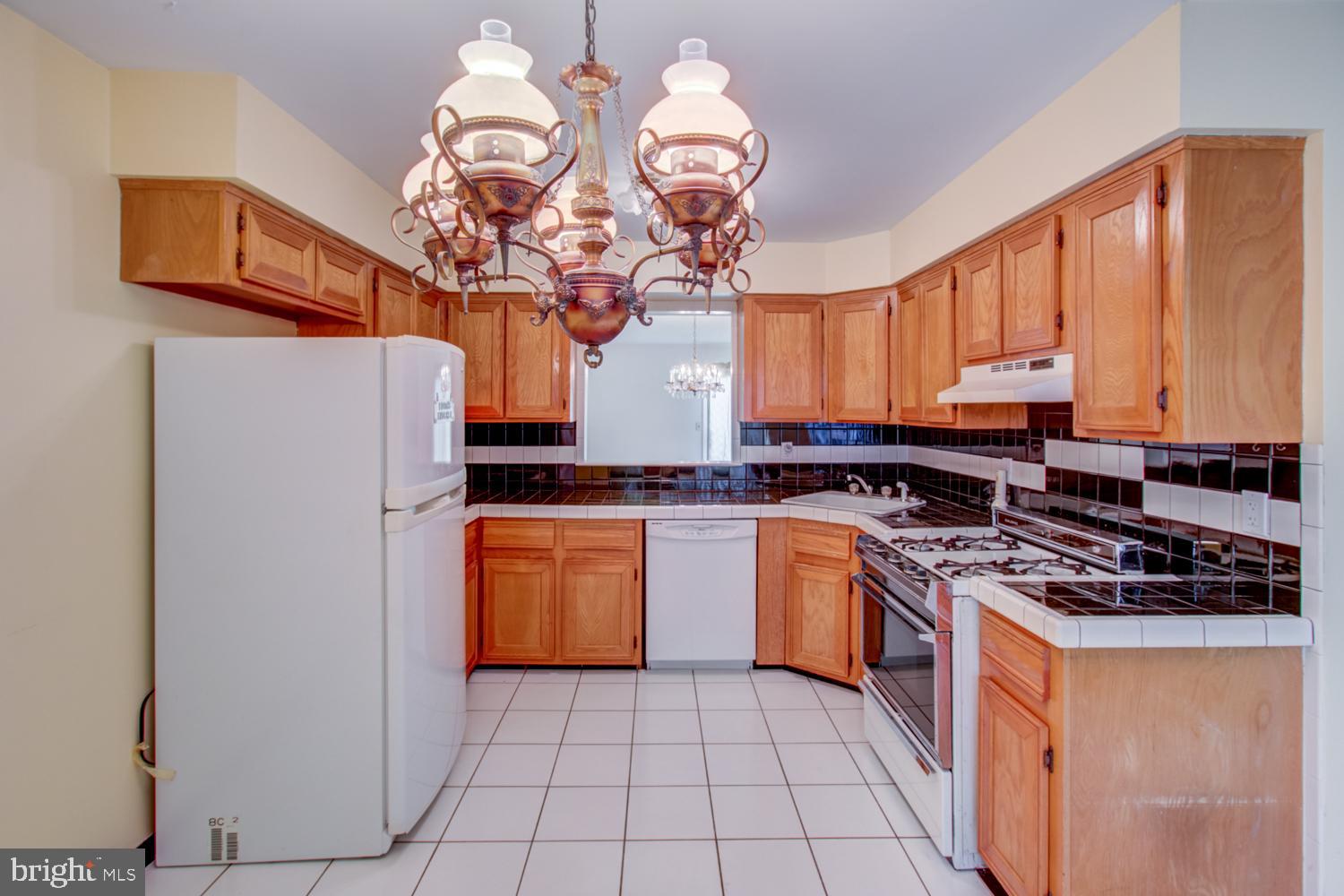 2 Lenwood Court Hamilton, NJ 08690 - Photo 5 of 33