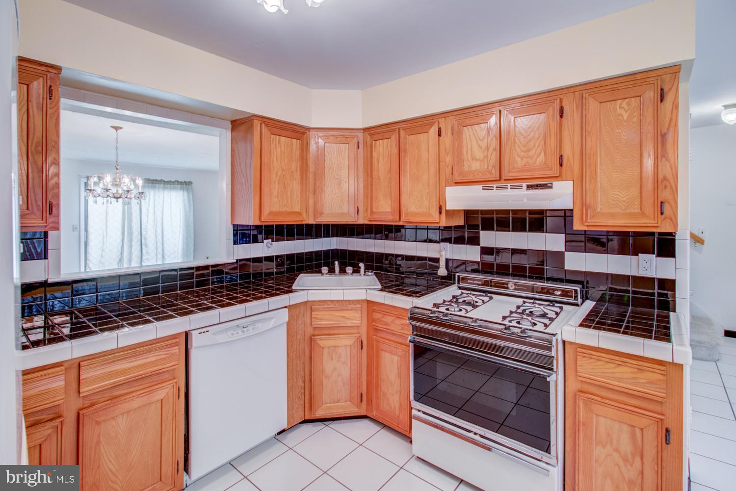 2 Lenwood Court Hamilton, NJ 08690 - Photo 7 of 33