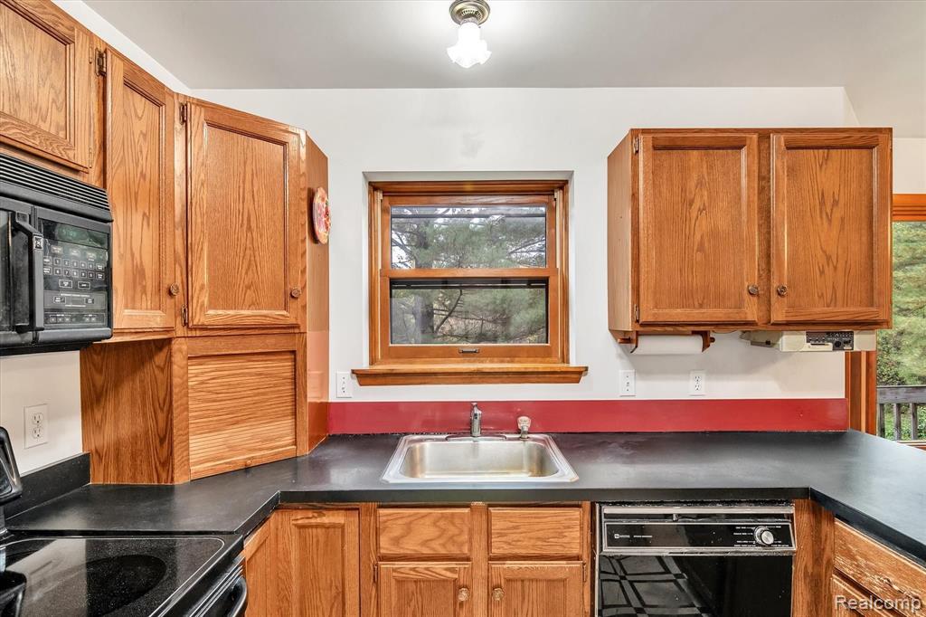 10419 Maple Road Hartland, MI 48353 - Photo 15 of 37
