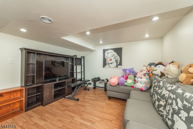 27 Mountain Road Rockaway, NJ 07866 - Photo 17 of 32