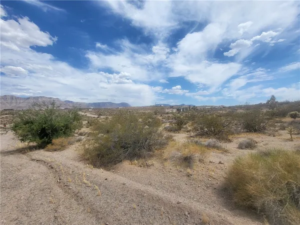 $12,500 | 690 Vulcan Drive, Meadview, AZ 86444
