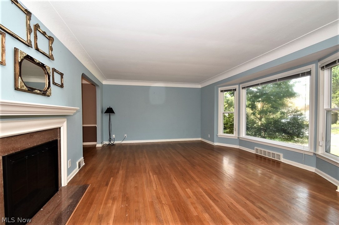 2407 Eardley Road Cleveland, OH 44118 - Photo 4 of 35 Gallery Image 4