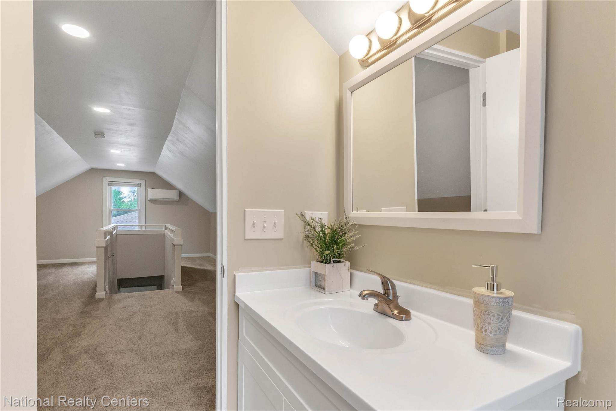 2958 Corinthia Drive Rochester, MI 48309 - Photo 23 of 34 23-2958 Corinthia Dr-WindowStill-Real-Estate-Photography-28.jpg